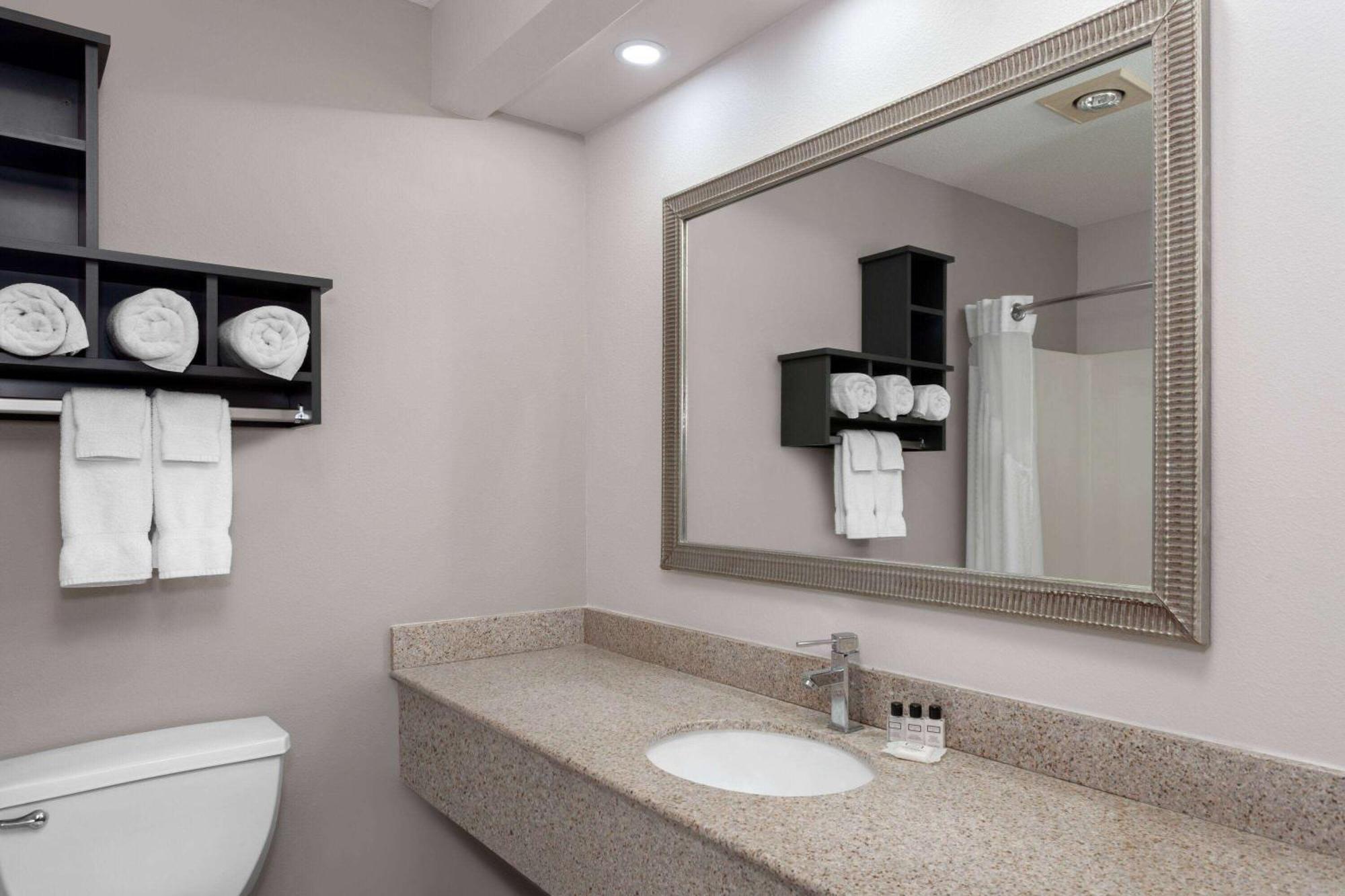 Links Bos Landen Hotel & Spa Of Pella, Trademark By Wyndham المظهر الخارجي الصورة