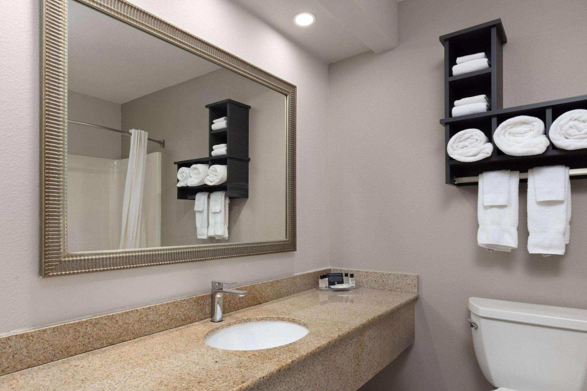 Links Bos Landen Hotel & Spa Of Pella, Trademark By Wyndham المظهر الخارجي الصورة